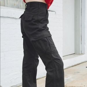 BRANDY MELVILLE piper cargo pants!💕⚡️available!